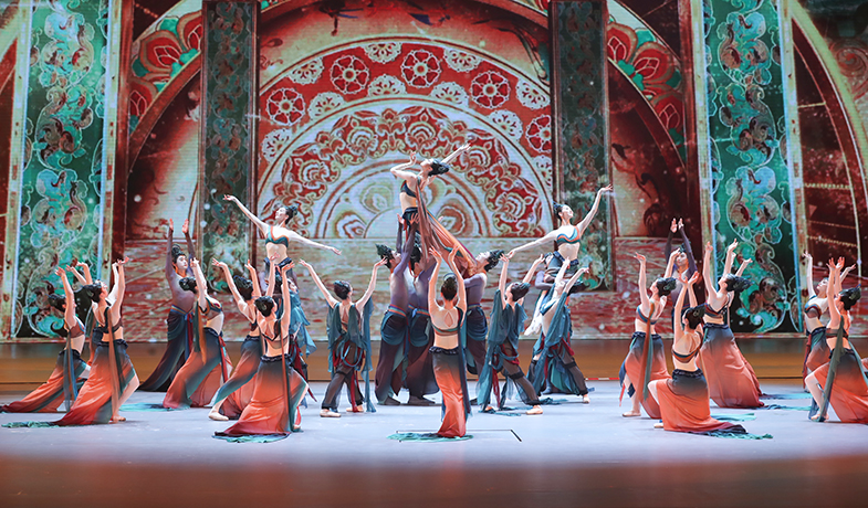 中央芭蕾舞團表演舞劇《敦煌飛天》